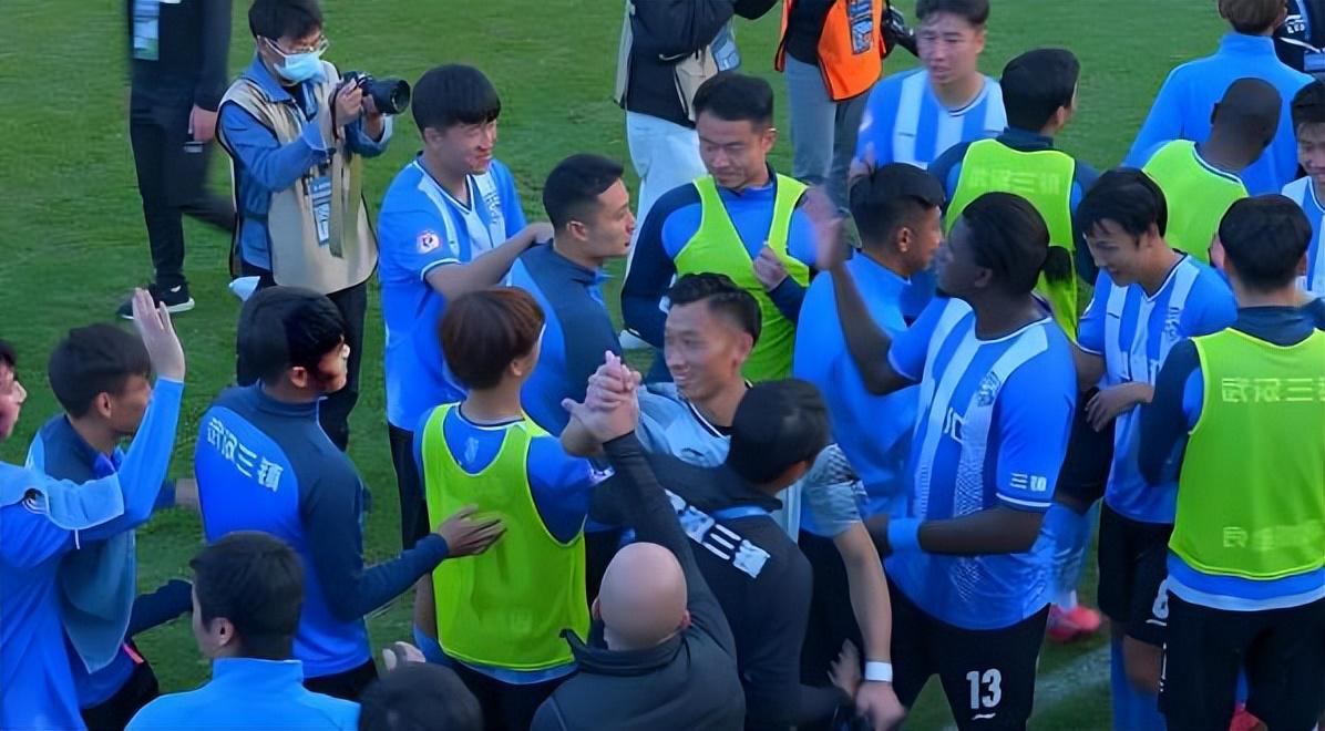 贺炜:佛得角平就是“赢”,整个现场对他们鼓舞之声不绝于耳