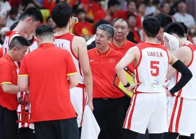 沃特森正式亮相骑士!新赛季身披8号球衣 自信远不止成为3D专家